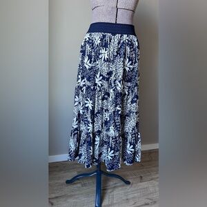 Floral tiered skirt leaf print pull on elastic waist effortless Navy White